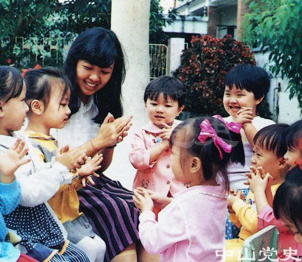 13.悉心育蓓蕾.jpg