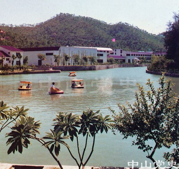 37.綠湖泛舟.jpg
