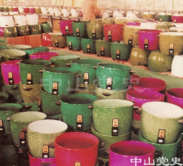 中山家用電器三廠生產(chǎn)的電飯煲.jpg