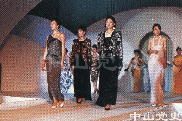 環(huán)城珠繡服裝.jpg