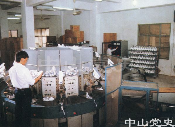 石岐橡膠廠生產(chǎn)的各種球鞋.jpg
