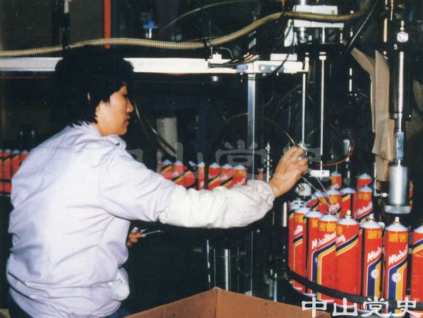 引進(jìn)的年產(chǎn)3000萬(wàn)套全自動(dòng)鋁質(zhì)噴霧罐生產(chǎn)線.jpg
