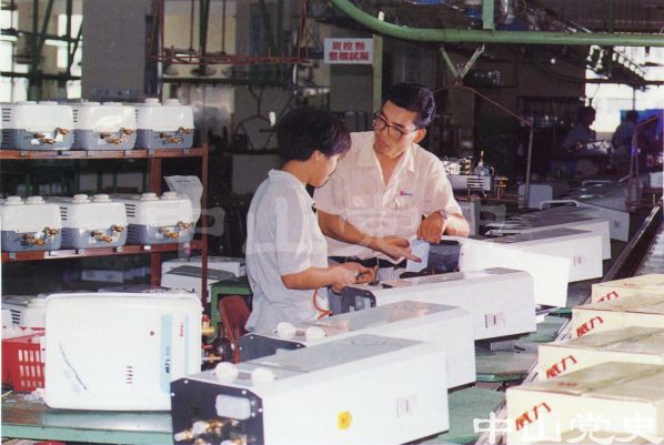 11.威力熱水器產(chǎn)品在檢測(cè).jpg