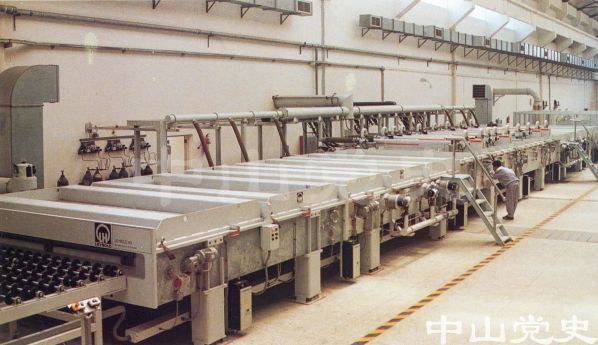 17.中山格蘭特鍍膜玻璃廠生產(chǎn)線.jpg