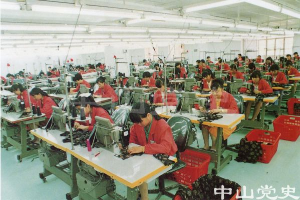 6.外貿(mào)出口商品基地絲綢生產(chǎn)車間.jpg