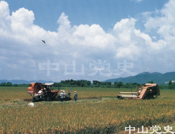 機械耕作忙.jpg