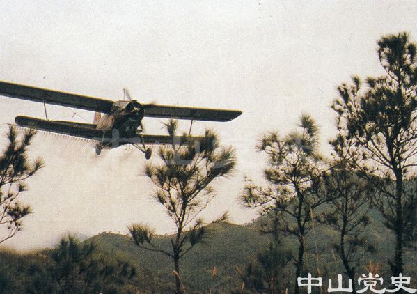 向農(nóng)業(yè)機械化進軍3.jpg