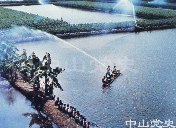 向農(nóng)業(yè)機械化進軍5.jpg