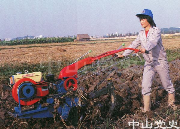 中山-4型手扶拖拉機遠銷國內(nèi)外.jpg