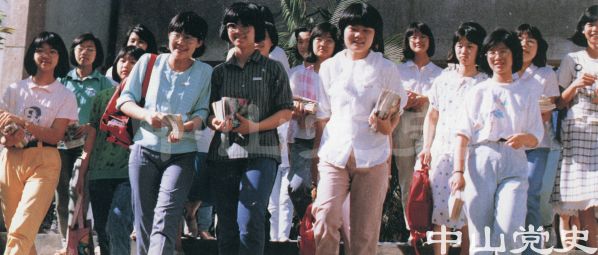 29.中山市第一中學(xué)朝氣蓬勃的學(xué)生.jpg