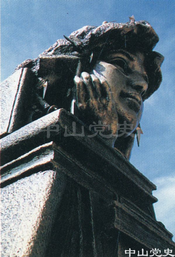 32.中山市第一中學(xué)校園內(nèi)的雕像.jpg