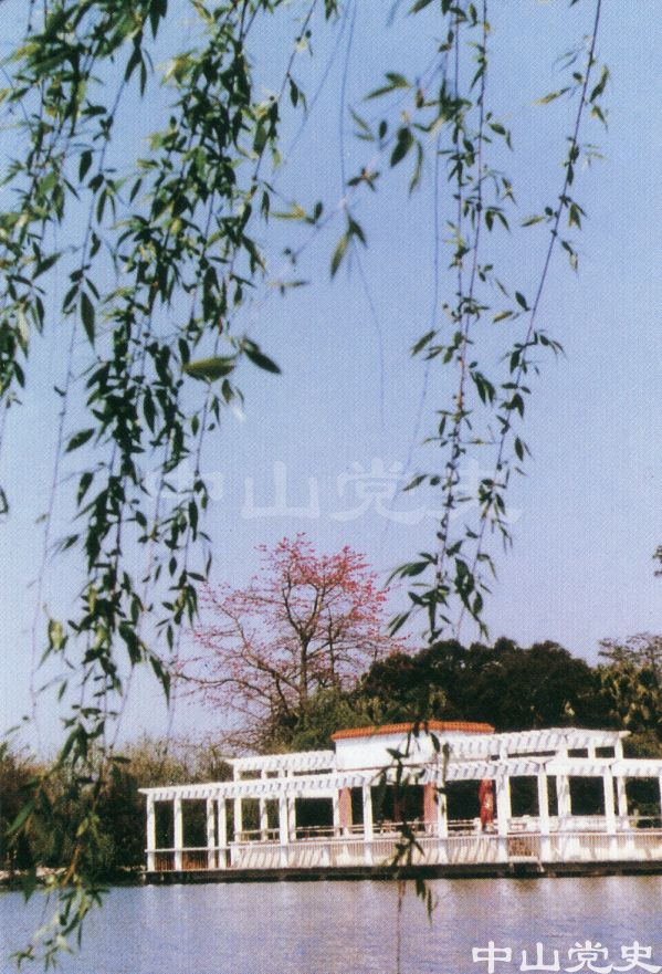 28.美麗的逸仙湖4.jpg