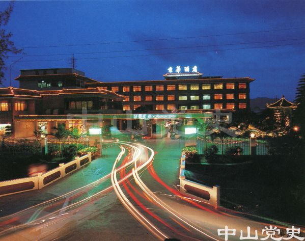 44.夜色籠罩下的京華酒店.jpg