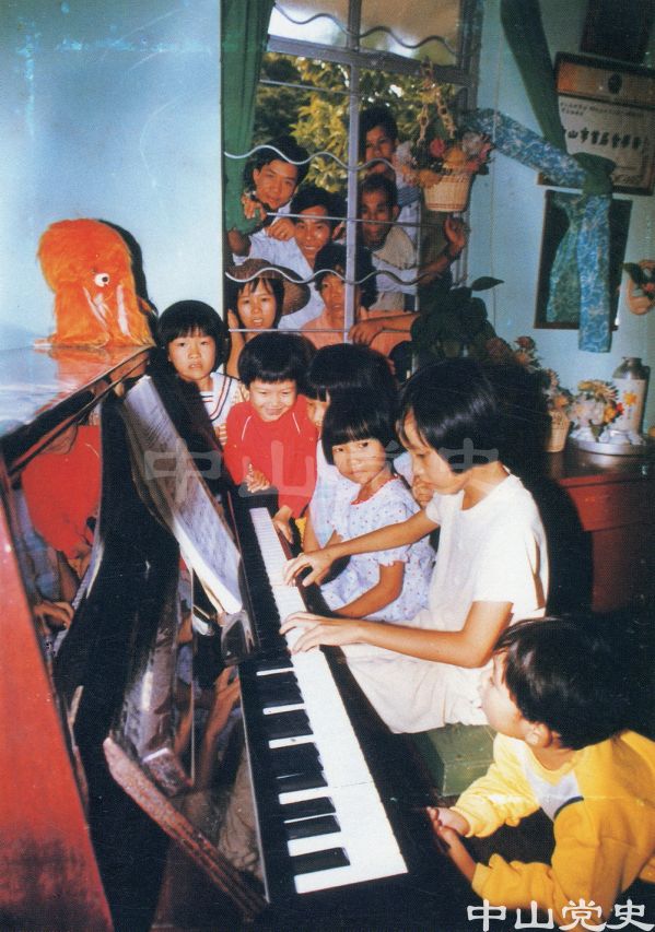 55.沙溪龍頭環(huán)孩子學(xué)鋼琴.jpg