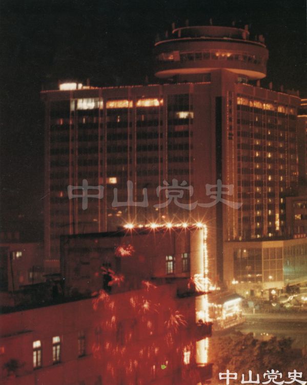 西郊之夜 何廉 攝 1.jpg