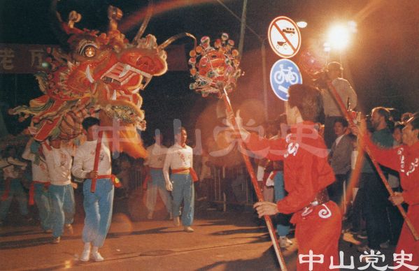 騰龍賀歲  湯堅(jiān) 攝.jpg