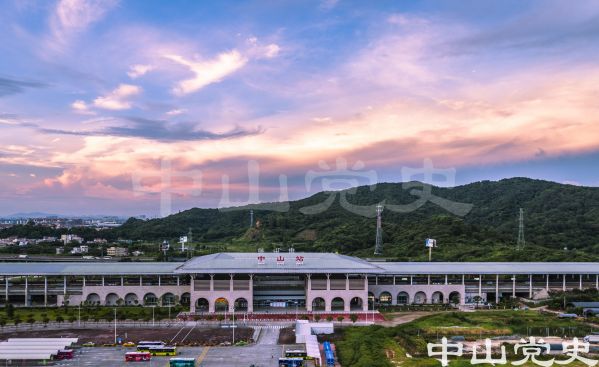 交通-輕軌中山站 劉永興 攝-2017年6月.jpg