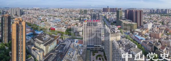 東鳳鎮(zhèn)-大信新都匯、凱盛廣場、世寶廣場構(gòu)成了一個成熟的商圈 黃春華 攝-2017年6月.jpg