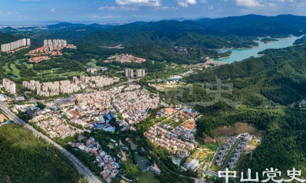 22-23-東區(qū)長江三溪社區(qū)長江中心村（右）和牛頭埔村（左），遠(yuǎn)處是凱茵豪園和凱茵新城 黃春華 攝.