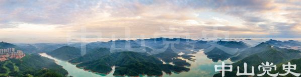 26-33-4長(zhǎng)江水庫(kù)大壩建成后，一批村落遷出，原址已成水庫(kù) 黃春華 攝（2017年5月）.jpg