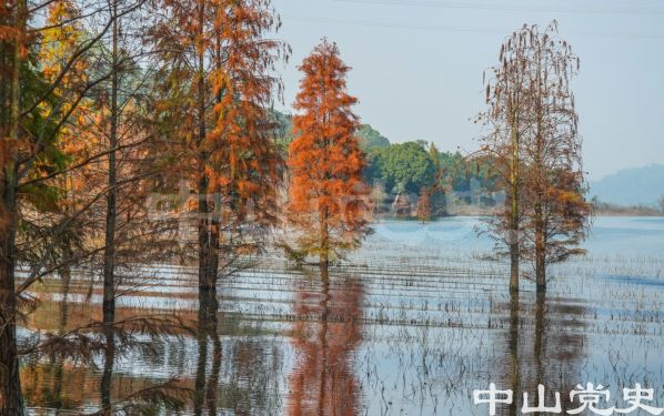 26-33-6長(zhǎng)江水庫(kù)大壩建成后，一批村落遷出，原址已成水庫(kù) 黃春華 攝（2018年12月）.jpg