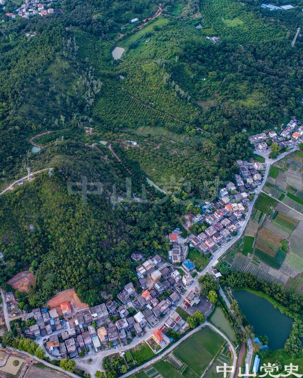46-47-2圖中下方村莊，左為南朗鎮(zhèn)白企陂角頭村，右為范屋村 黃春華攝（2019年8月）.jpg