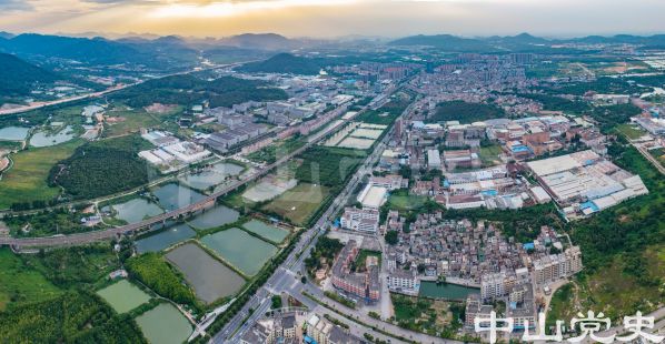 61-2圖中近處村莊為南朗街道泮沙行政村西亨自然村，附近是廣珠城軌南朗站 黃春華攝（2018年8月）