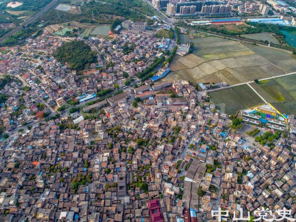 73-2圖中近處為南朗街道崖口行政村的中堡、向西、楊家村，稍遠處為東堡 黃春華攝（2018年4月）.
