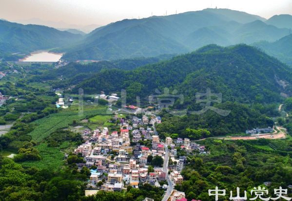 87-88-圖中路的左邊是田心村，路右邊為金竹山村 黃春華攝（2020年3月）.jpg