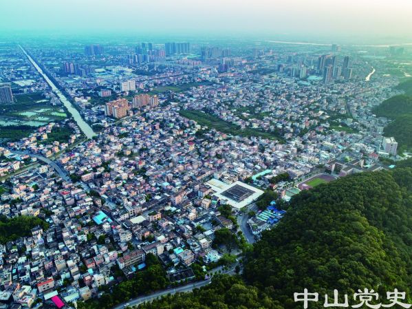 111-112-圖中直線狀的河涌為三角新涌，涌口兩邊分別為三角鎮(zhèn)原南安管理區(qū)（圖中涌口左邊）和居安管理區(qū)（右），竹圍村、大達(dá)地村也在這一區(qū)域內(nèi) 黃春華攝（2019年7月）