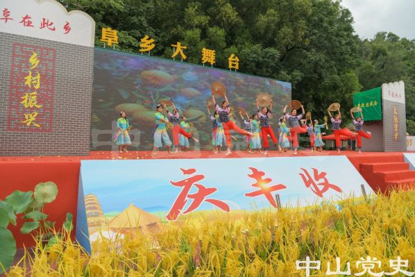 5.慶?！爸袊?guó)農(nóng)民豐收節(jié)”活動(dòng)在阜沙鎮(zhèn)開(kāi)幕（繆曉劍攝于2022年9月）.jpg