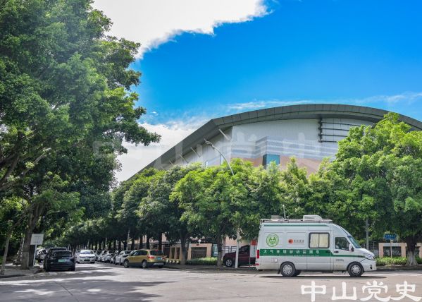 1.走航監(jiān)測車快速鎖定污染源（易承樂攝于2022年4月）.jpg