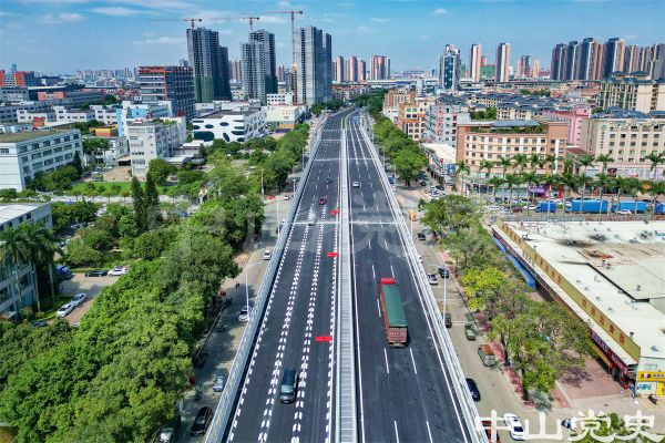 6.南三公路東福路跨線橋通車（繆曉劍 攝于2023年8月）.jpg